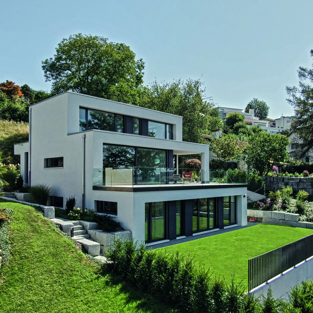 Starhaus-Architekten planen individuelle Einfamilienhäuser wie dieses Terrassenhaus.