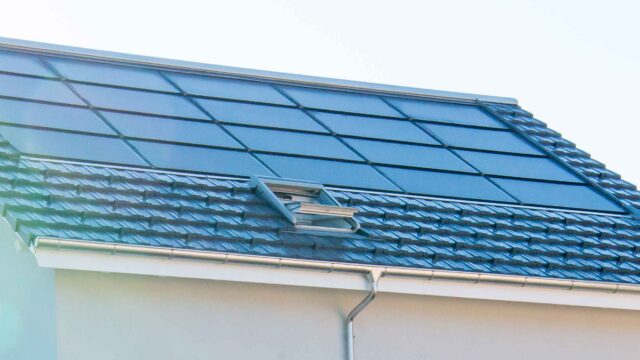 Dach mit Solarpanel